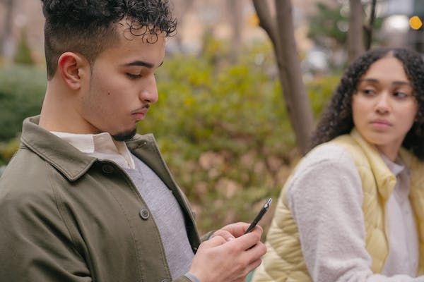 5 Alasan Cewek Gak Perlu Malu Confess Duluan