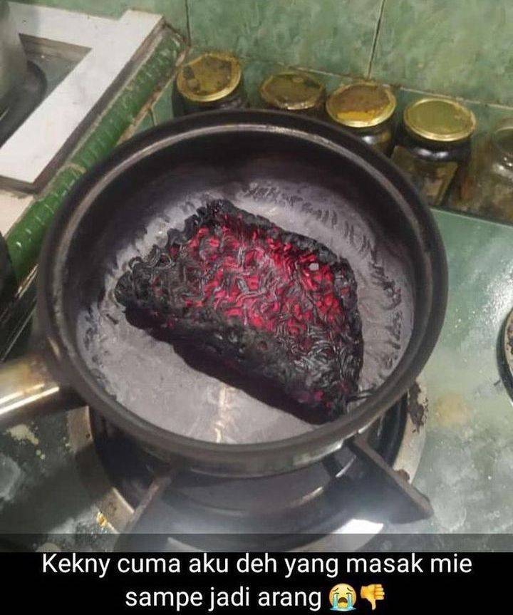 10 Makanan Terlalu Lama Dimasak Hingga Berubah Jadi Arang