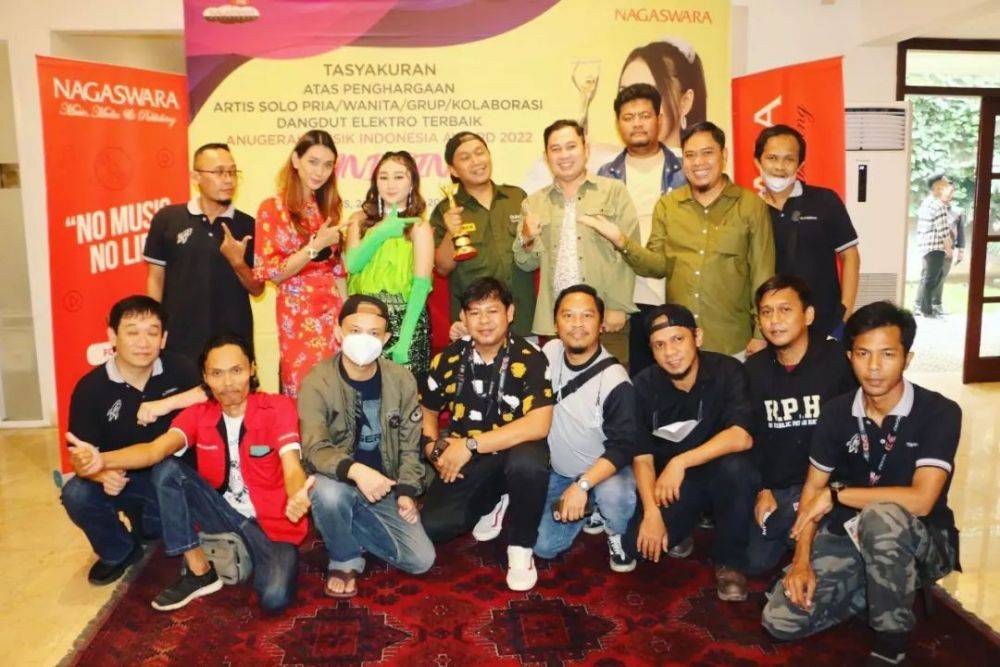 Menang AMI Awards, 10 Momen Sandrina Mazayya Gelar Syukuran