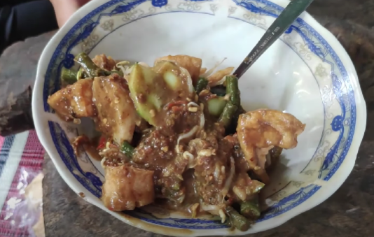 8 Tempat Makan Rujak Cingur Paling Enak di Malang, Bumbunya Jos!