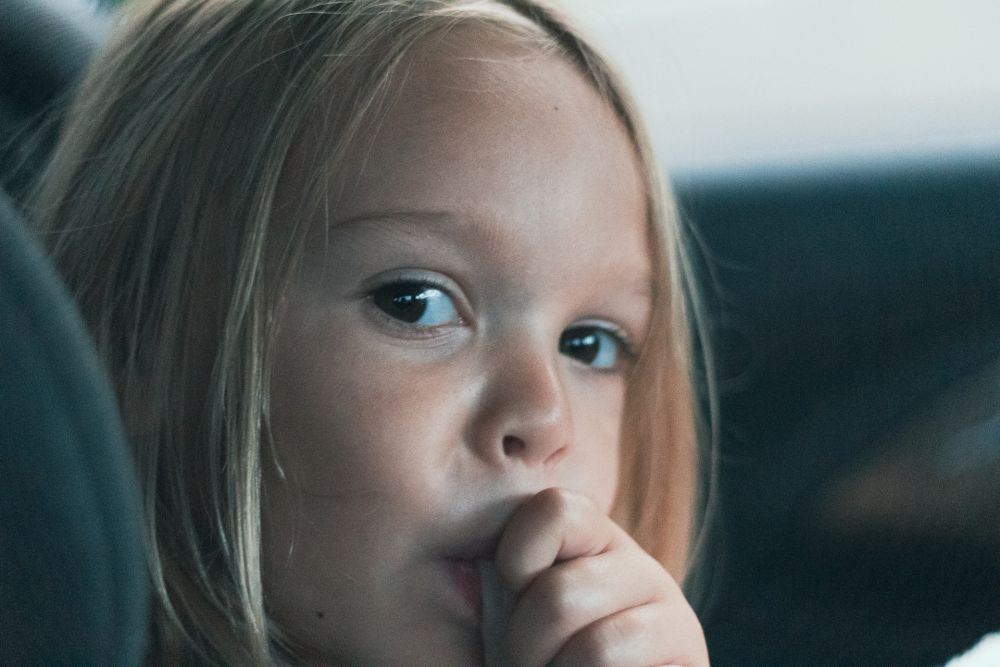 5 Cara Menghilangkan Kebiasaan Anak Mengisap Jempol, Wajib Coba!