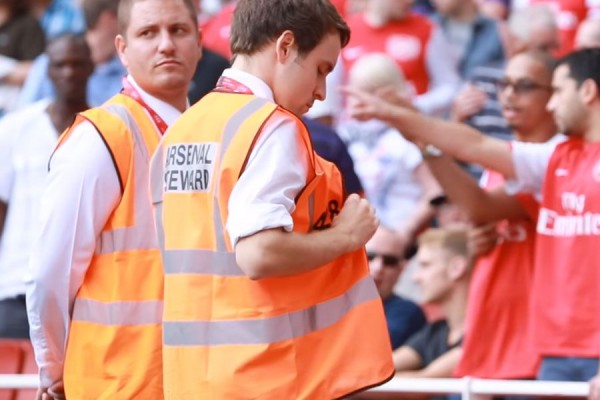 6 Fakta Tentang Stewards, Petugas Keamanan di Stadion Bola