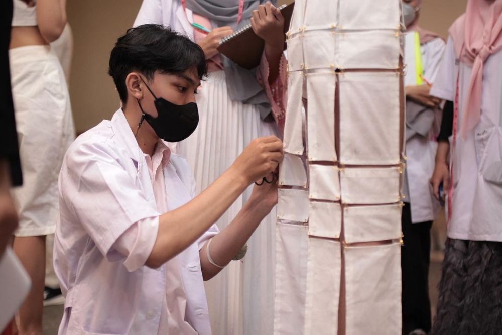 Wow! Pemuda Asal Tulungagung Dipercaya Rancang Gaun Alia Guindi