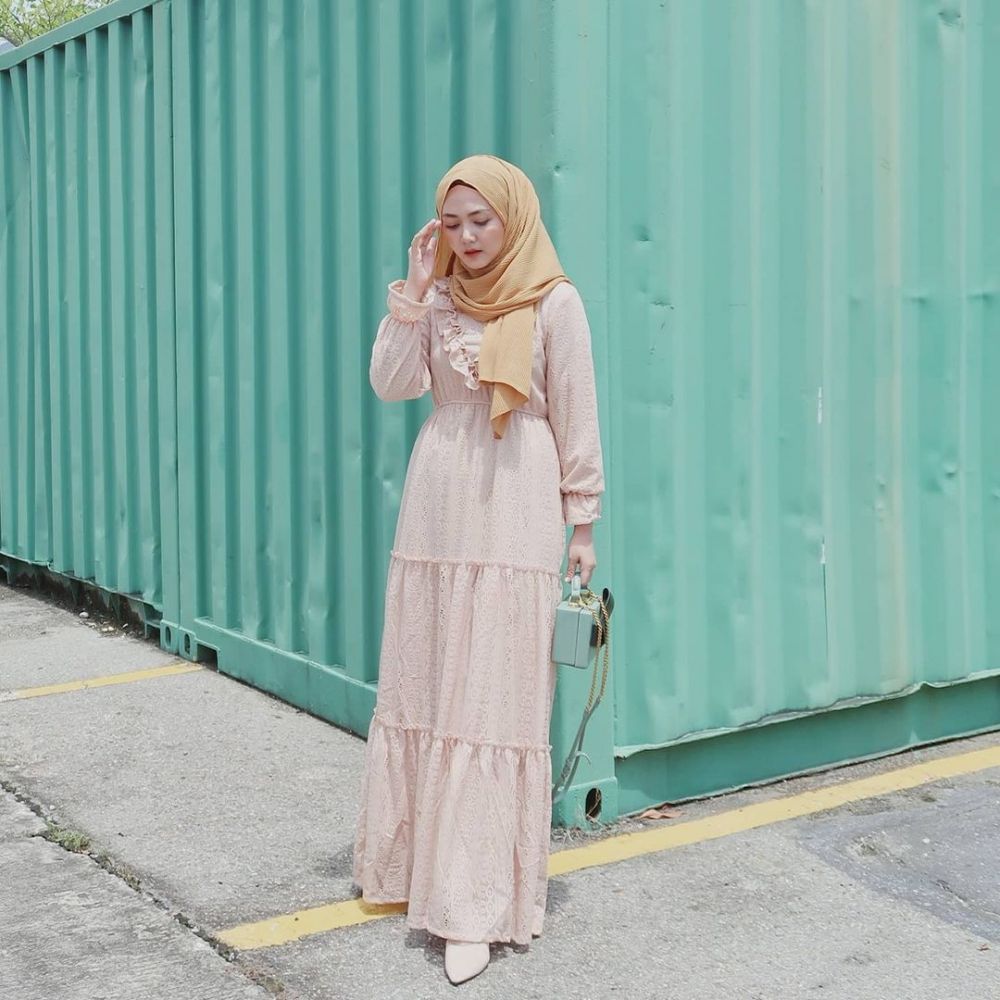 10 Ide Outfit Hijab dengan Rok ala Abilhaq Reychyta, Stylish Abis! 