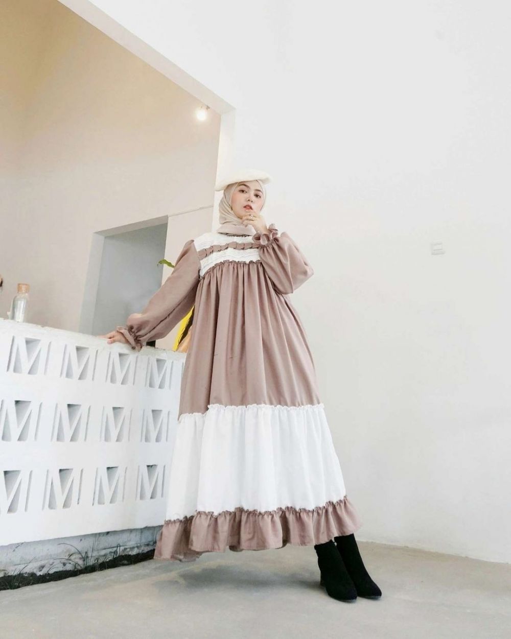 10 Ide Outfit Hijab dengan Rok ala Abilhaq Reychyta, Stylish Abis! 