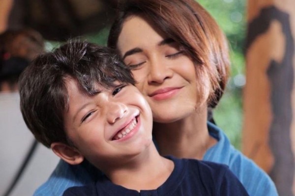 9 Potret Faqih Alaydrus, Adik Michelle Ziudith di Kupu-Kupu Malam
