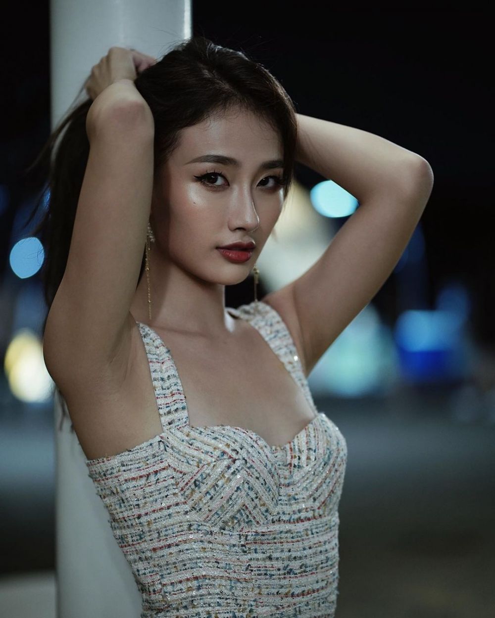 9 Potret Menawan Oh Wei Qi Miss World Singapura 2022