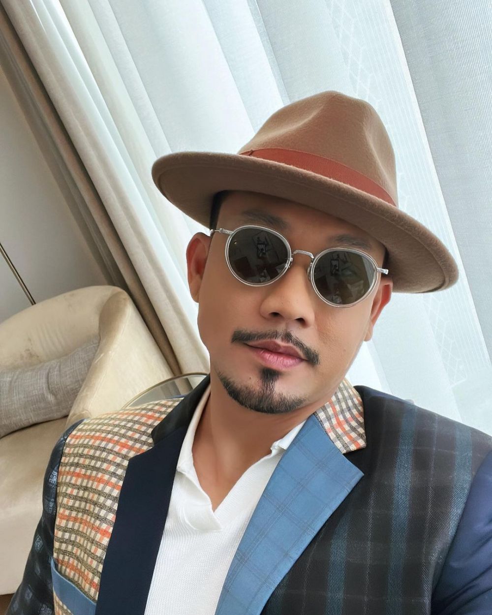 9 Inspirasi Style Berewok Dan Kumis Ala Artis Indonesia