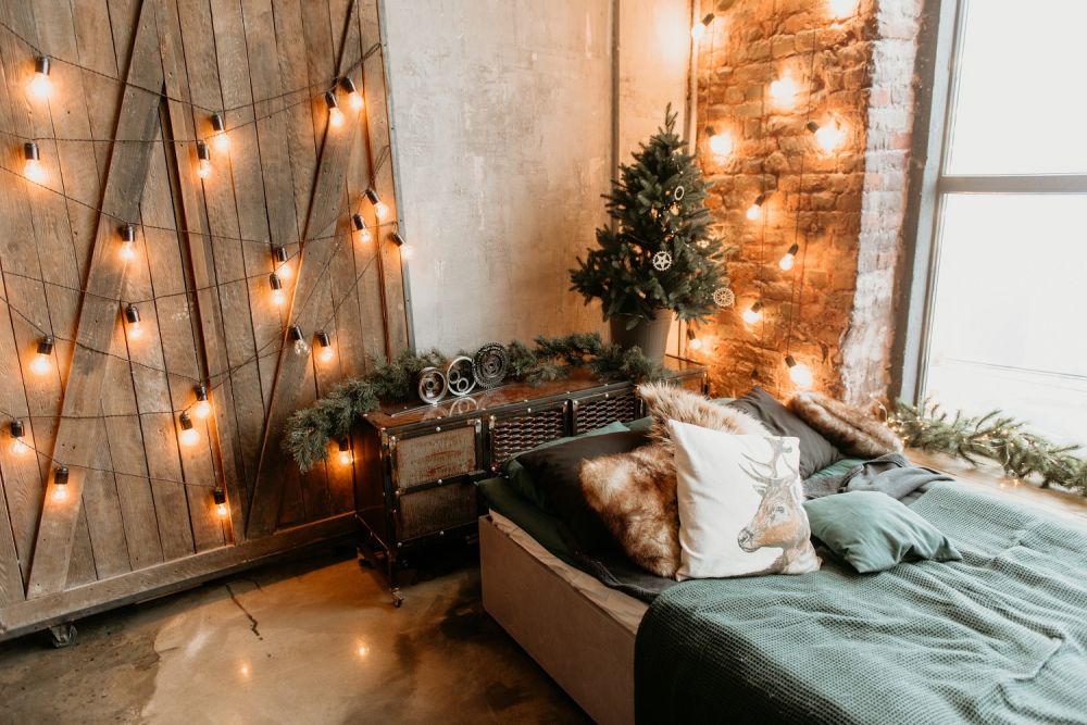 9 Ide Dekorasi Kamar Bertema Natal, Cantik Setiap Sudutnya