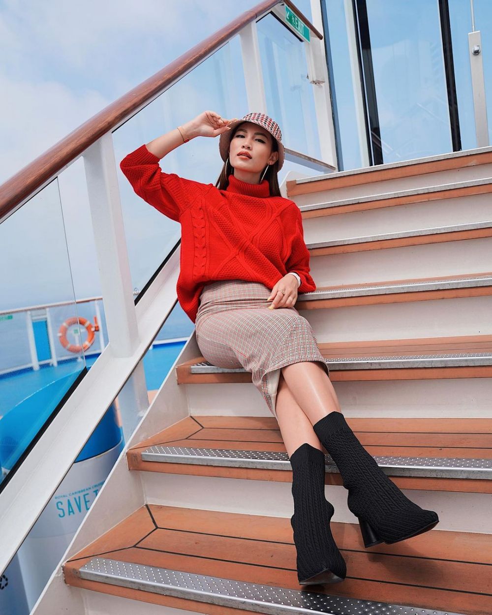 10 Ide OOTD Pakai Topi Saat Liburan ala Patricia Gouw, Stunning!