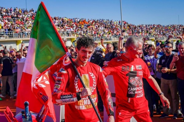4 Pembalap Italia yang Menjadi Juara Dunia MotoGP dengan Motor Italia