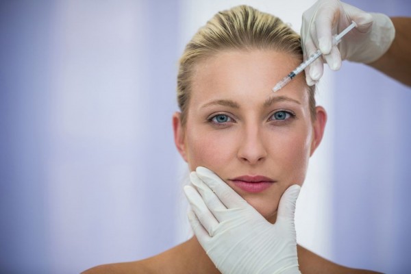 Bagaimana Suntik Botox dapat Menyamarkan Kerutan di Wajah?