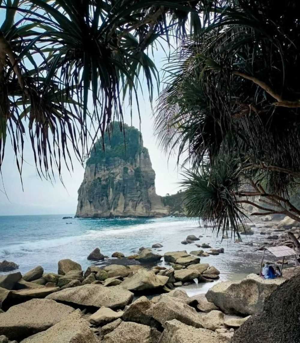 Ini 7 Pantai Indah di Pacitan, Paradise of Java