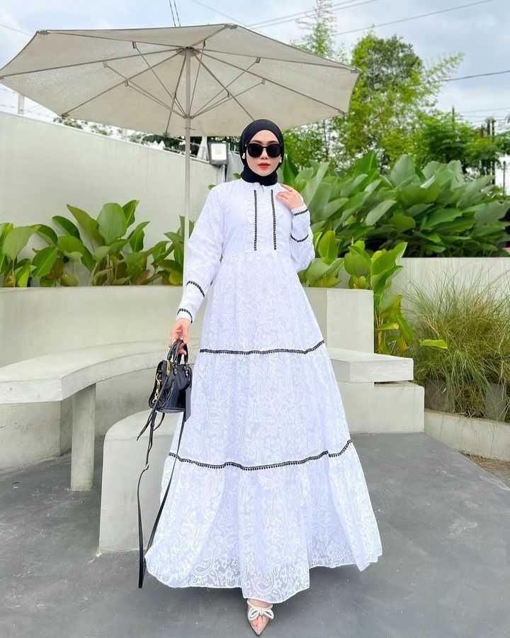 10 Inspirasi Outfit Kondangan dengan Nuansa Putih, Anggun dan Elegan!