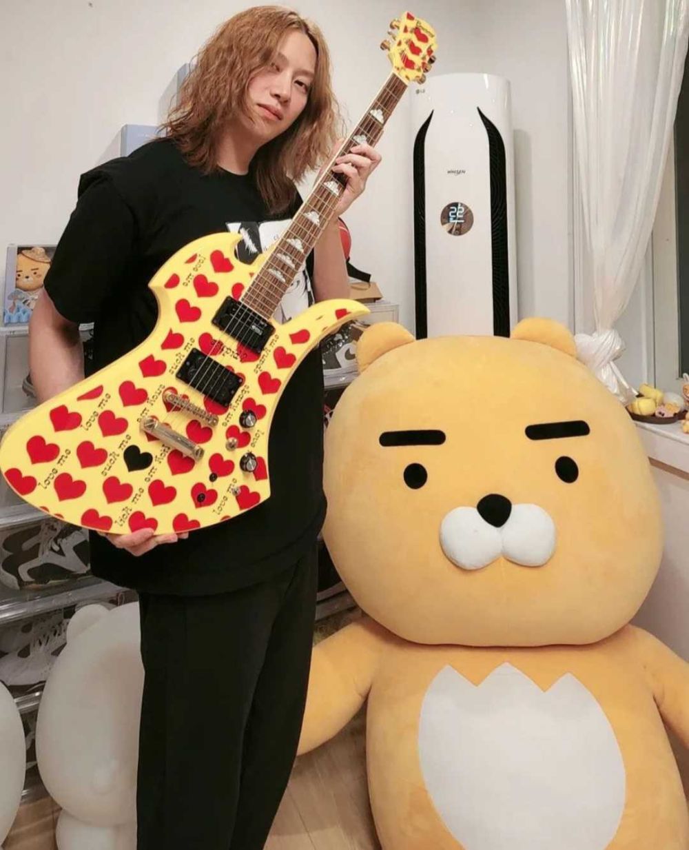 9 Idol KPop Cowok Ini Pernah Membaca Fan Fiction