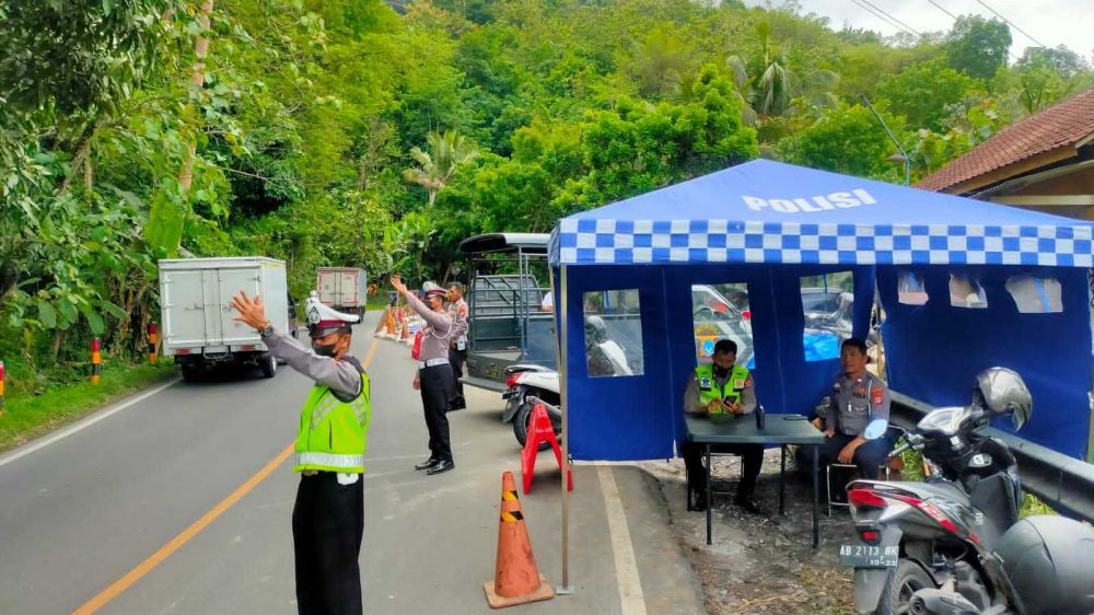Jalan Utama Menuju Gunungkidul Ambles, Wisatawan Turun 1.000 Orang 