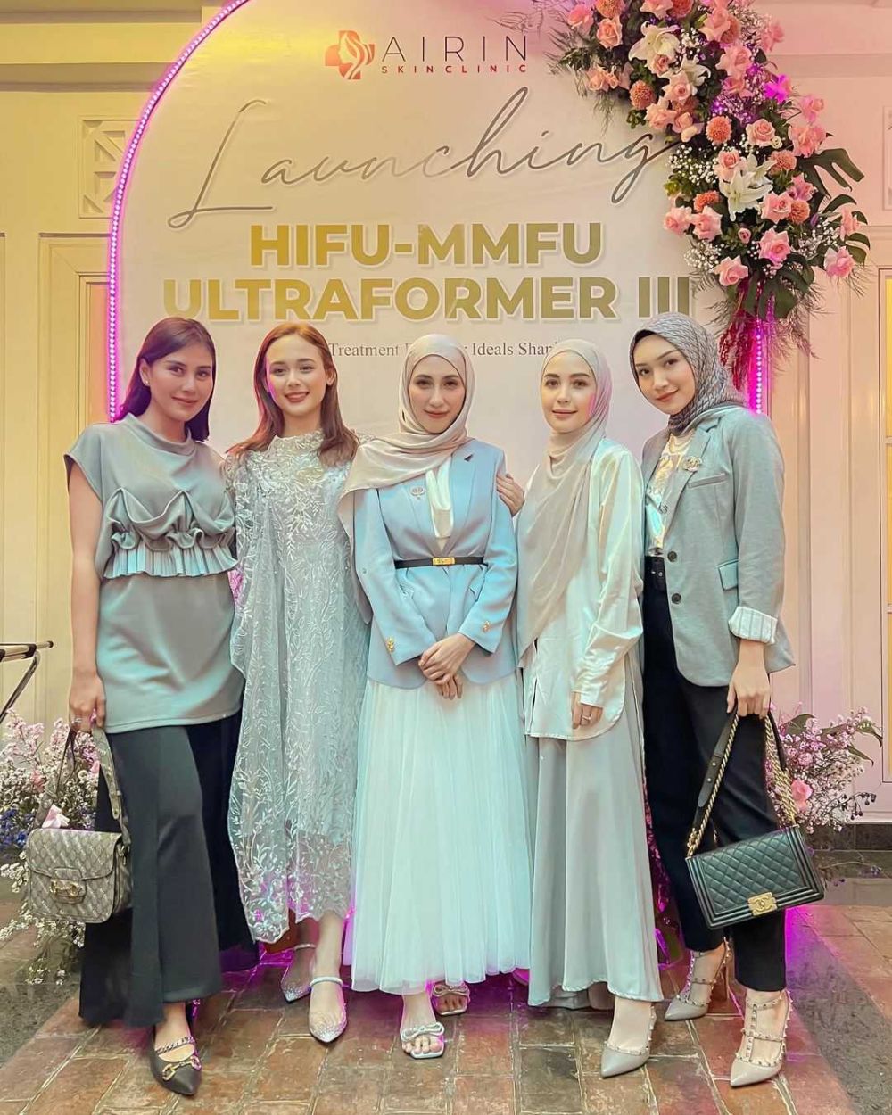 9 Ide OOTD Hijab dengan Blazer ala Melody Prima, Cocok Buat Ngantor!