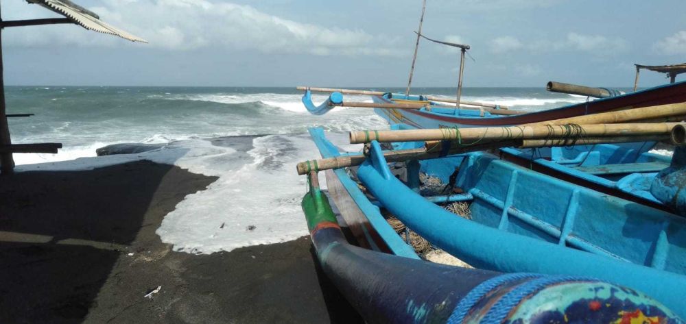 Gelombang Pasang di Pantai Selatan Nelayan Gagal Tangkap Layur