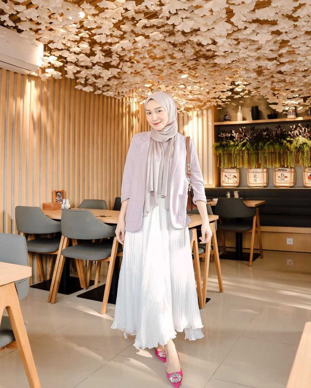9 Ide OOTD Hijab dengan Blazer ala Melody Prima, Cocok Buat Ngantor!