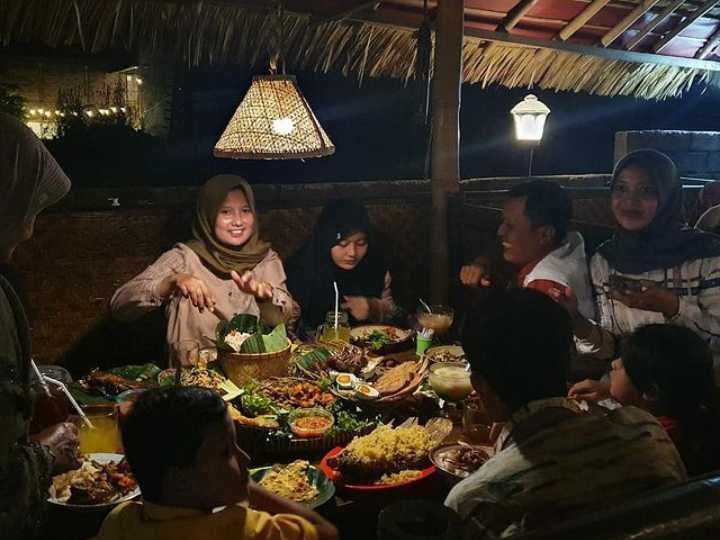 5 Rekomendasi Warung Lesehan Di Tulungagung