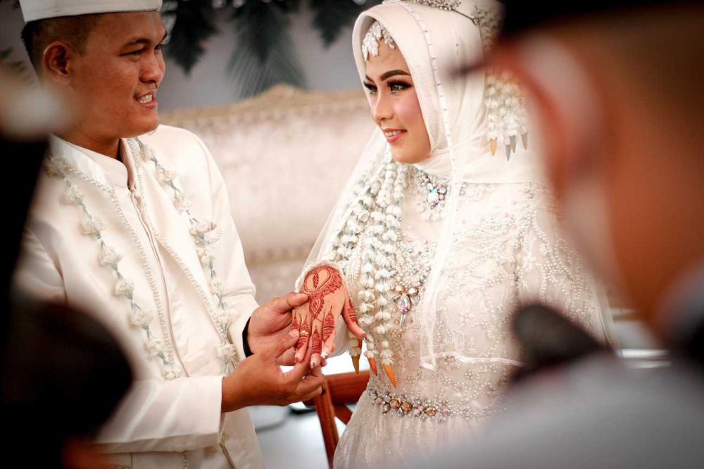 8 Tahap Tradisi Pernikahan Adat Madura, Ada Sesi Lompat Tali