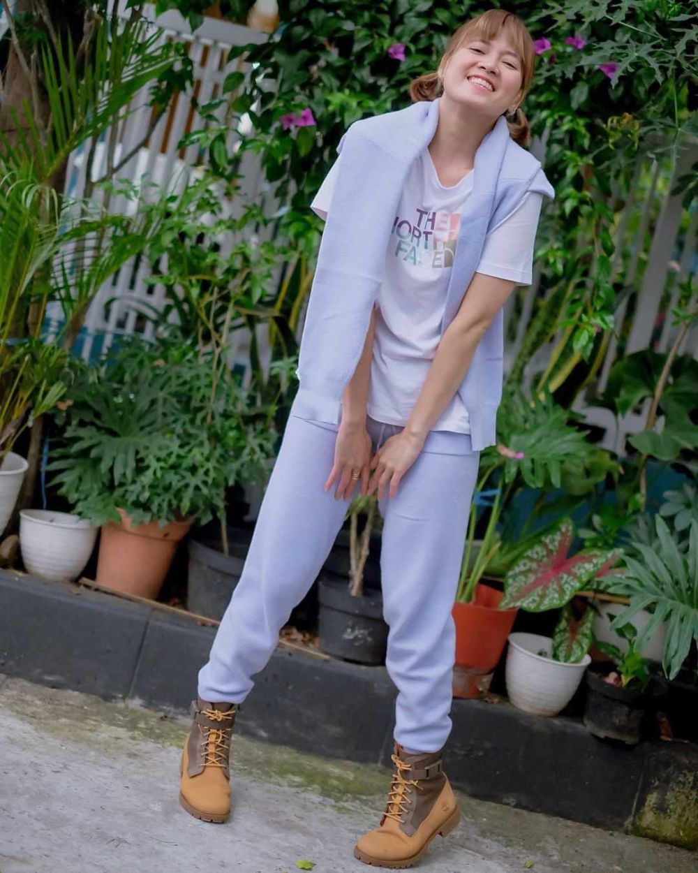 10 Ide OOTD Colorful ala Chika Jessica, Berani Mainkan Warna!