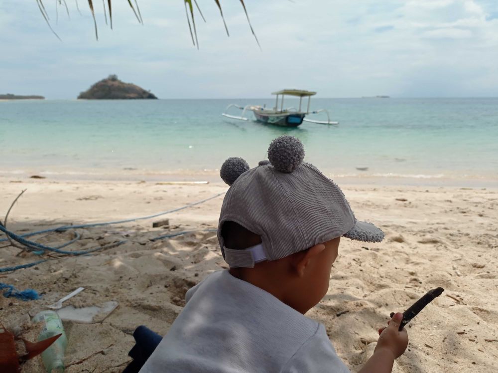 Pantai Tangsi, Keajaiban Pasir Pink di Lombok      