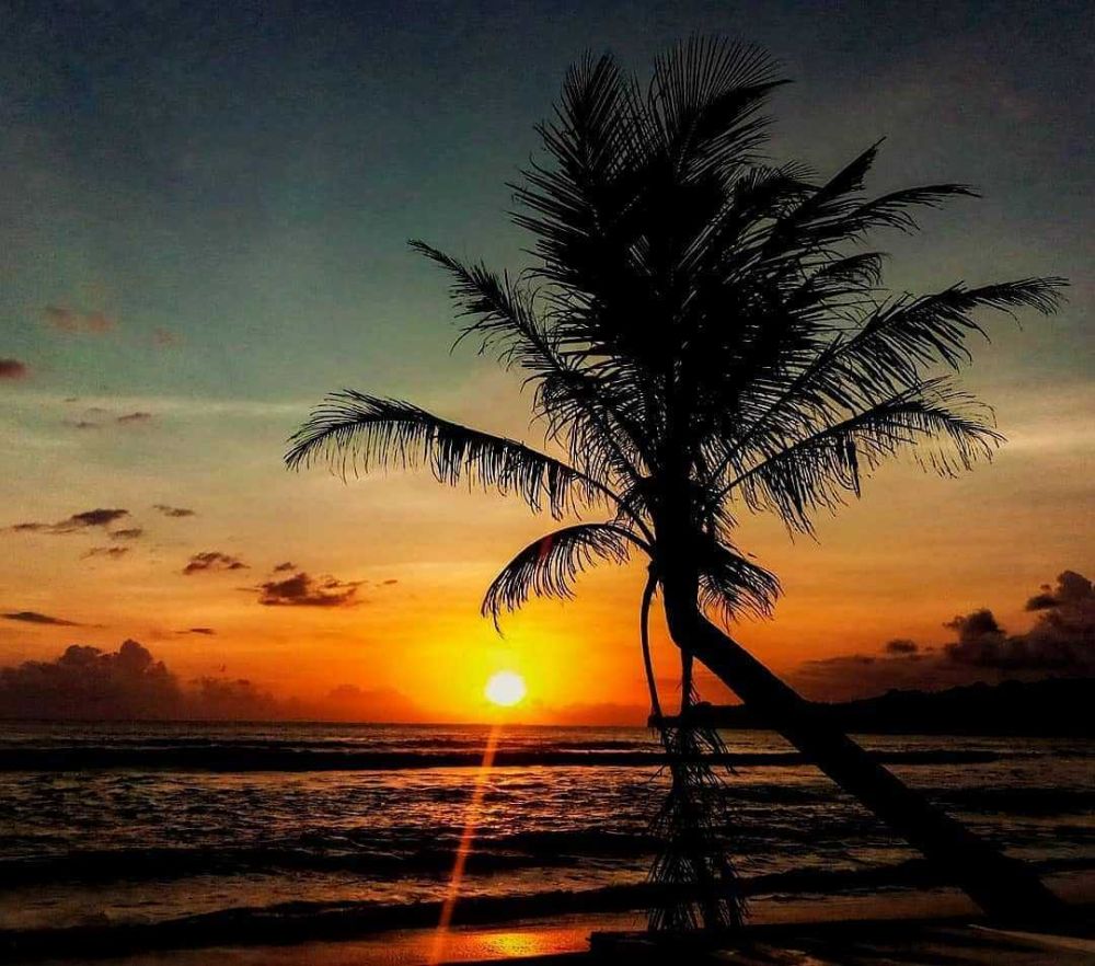 Menikmati Sunset di Pantai Konang Trenggalek