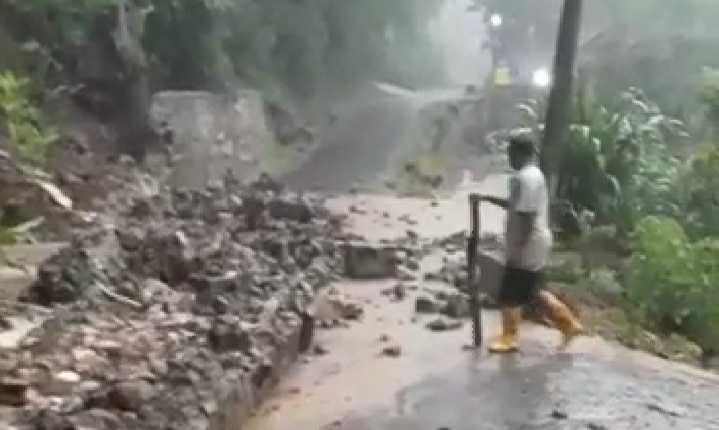 Hujan Lebat, Bangket Sepanjang 70 Meter di Dlingo Bantul Ambruk 