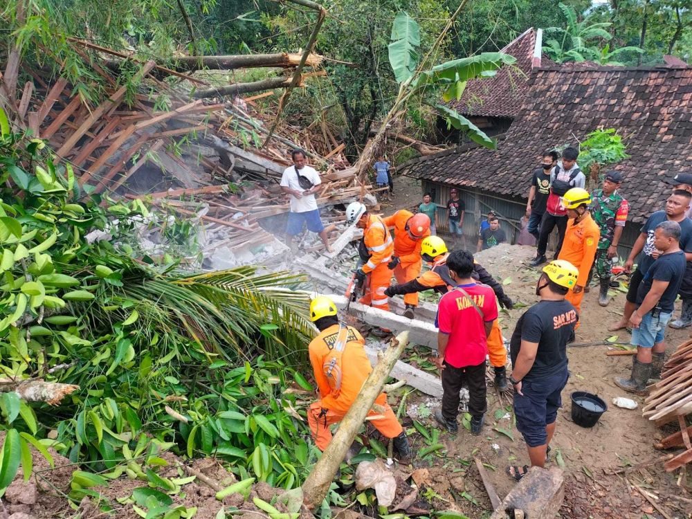 Rumah Hancur, 7 KK Korban Longsor Gunungkidul Mengungsi di Gedung SD