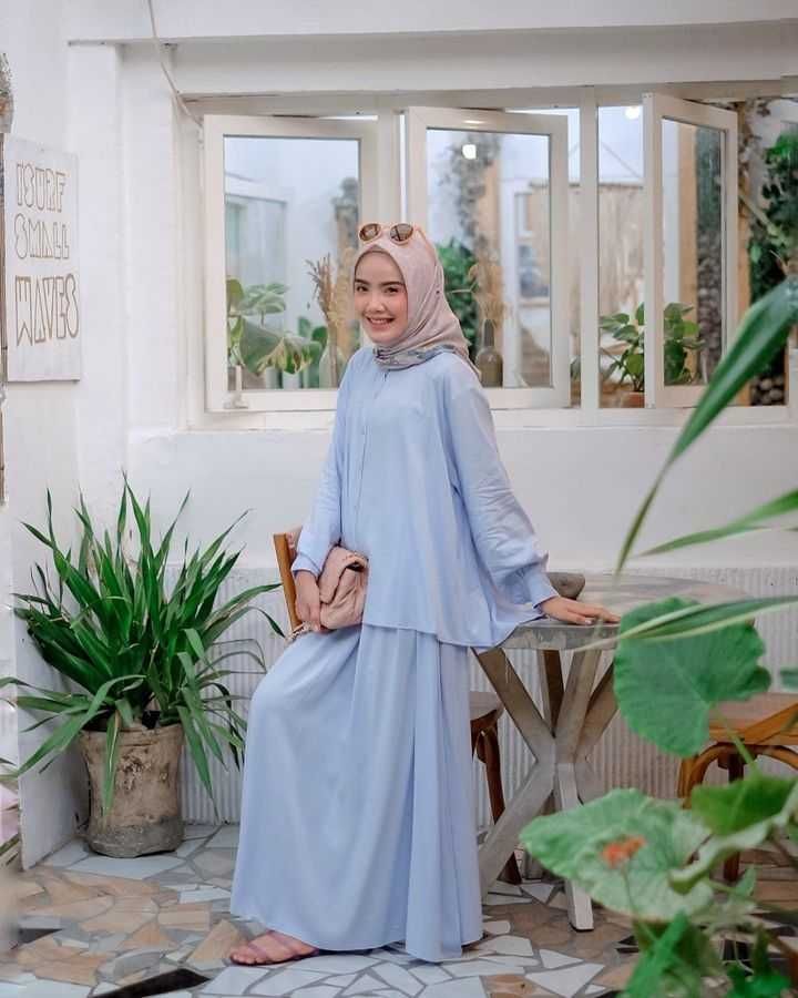 10 Ide Hijab Style dengan Outfit One Set ala Imas Dian, Anti Ribet!