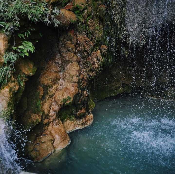 Air Terjun Sri Gethuk, Gunungkidul: Lokasi, Harga Tiket, dan Tips