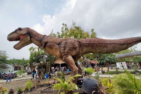 Taman Dinosaurus Potorono: Info Lokasi, Harga Tiket dan Tips