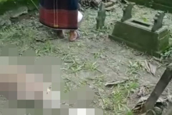 Tanah Kuburan Longsor, Mayat Bermunculan di Bojonegoro