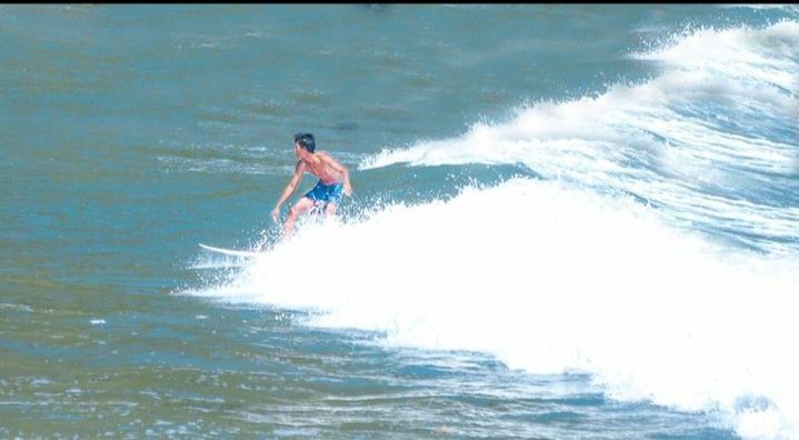 6 Rekomendasi Tempat Surfing di Jatim, Ada Favorit Wisatawan Asing