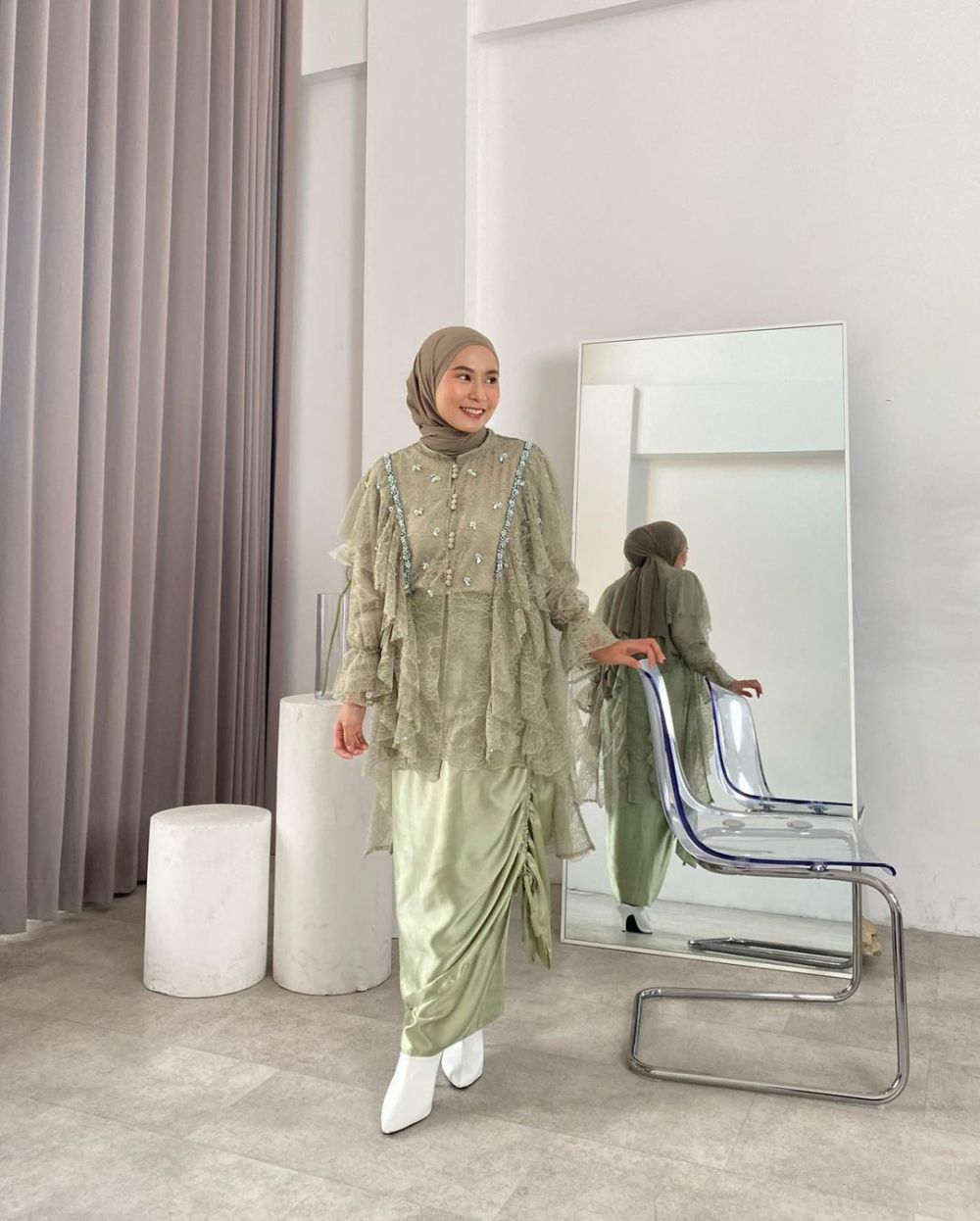 Inspirasi Kebaya Modern Hijab Warna Sage Green