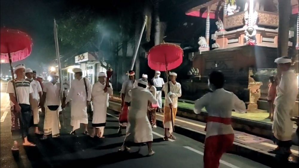 Sejarah Tradisi Ngerebeg Keris Ki Baru Gajah di Kediri Bali