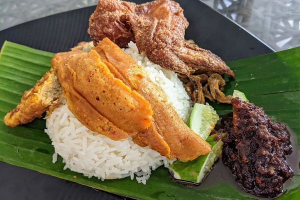 5 Rekomendasi Kuliner Nasi di Bandung yang Dijual saat Malam Hari