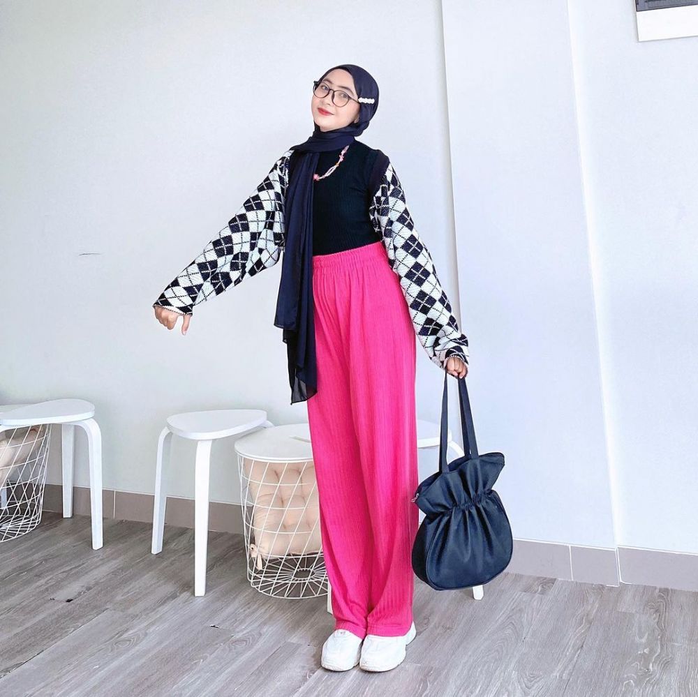 9 Ide OOTD Hijab Warna Vibrant Siap Cerahkan Penampilanmu!
