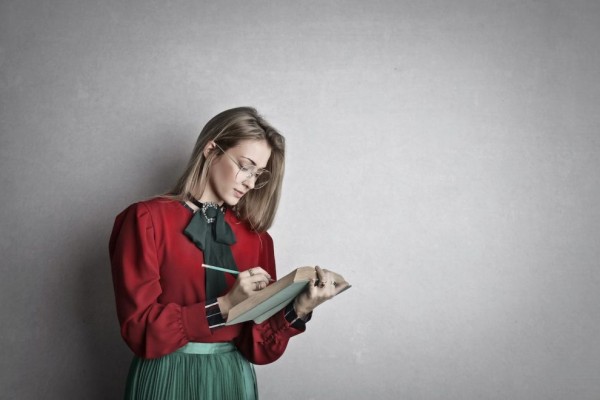 5 Kiat Menulis Cerita Misteri untuk Novel, Bakal Disukai Pembaca!