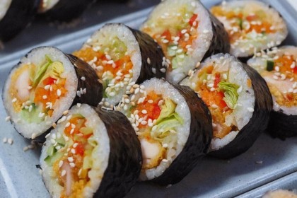 5 Cara Melipat Kimbap agar Lebih Rapi Menggugah Selera