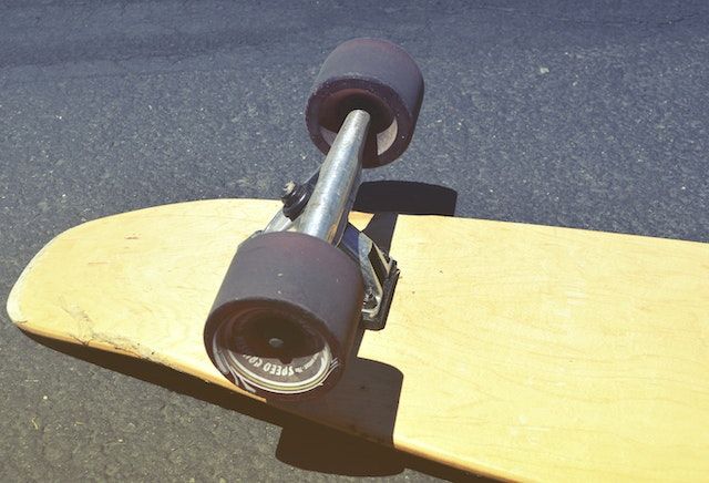5 Perbedaan Skateboard dan Longboard, Gak Cuma Ukurannya yang Beda