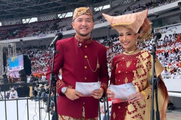 10 Potret Ayu Dewi di Acara Nusantara Bersatu, Bak Pengantin Minang!