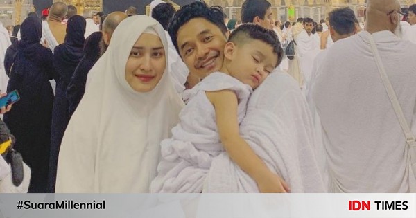 10 Potret Perjalanan Umrah Adly Fairuz Dan Angbeen Rishi