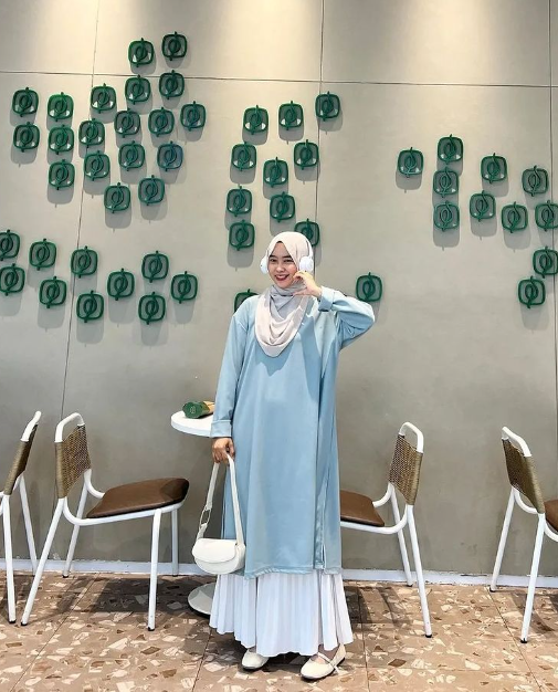10 Inspirasi Outfit Hijab Nuansa Pastel, Feminim dan On Point