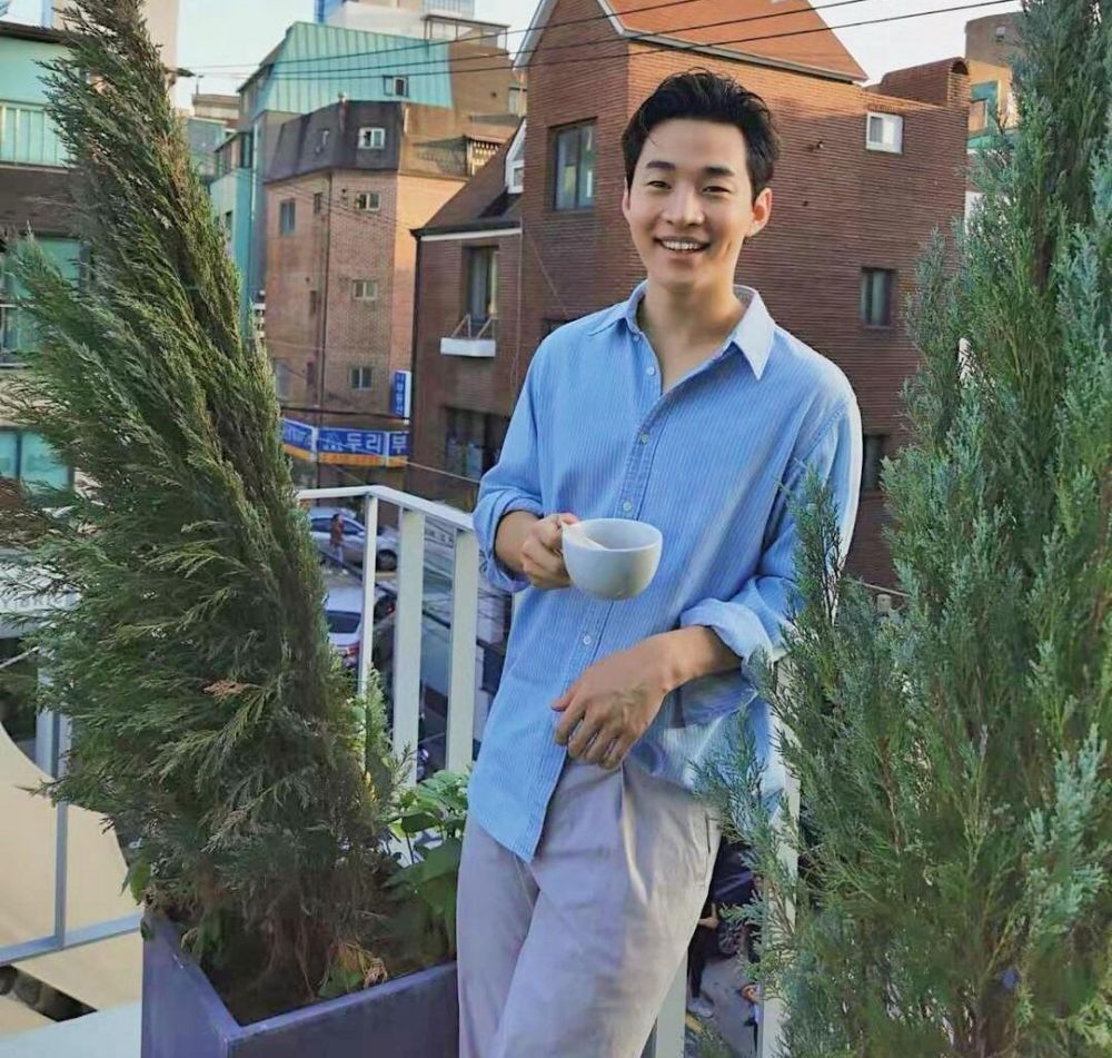 Inspirasi Outfit Berbagai Gaya Henry Lau, Pas untuk Hangout!