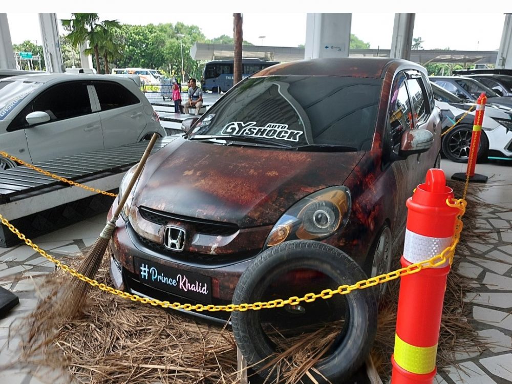 Mobil Modifikasi Keren Mejeng di Bandara Soekarno-Hatta 