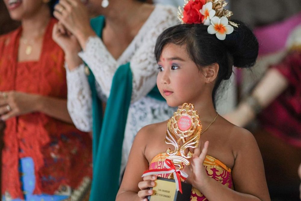 9 Potret Kinan, Putri Sulung Happy Salma yang Jago Menari!