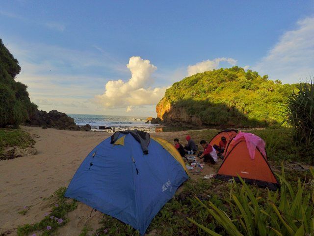 Pantai Kayu Arum Gunungkidul: Info Lokasi, Harga Tiket, dan Tips