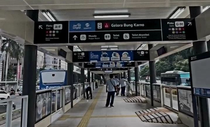 Potret Wajah Baru Halte TransJakarta